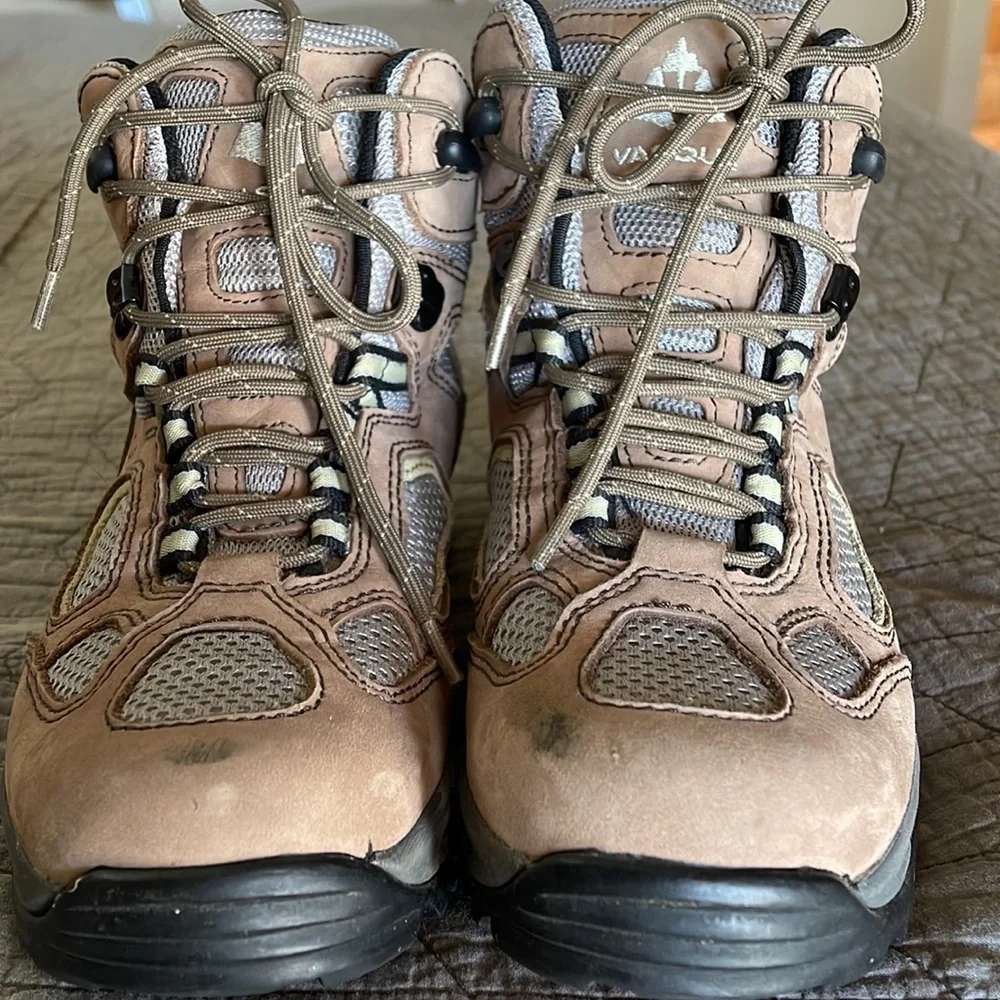 Vasque Women's Hiking Boots in Tan and Gray